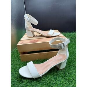 Rouge Helium- Heels- White- Size 8W